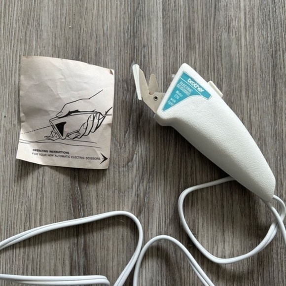 Vintage 1970’s BROTHER electric scissors with light. Excellent condition. - Picture 2 of 4